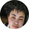 Foto de uma mulher com cabelo curto, cacheado